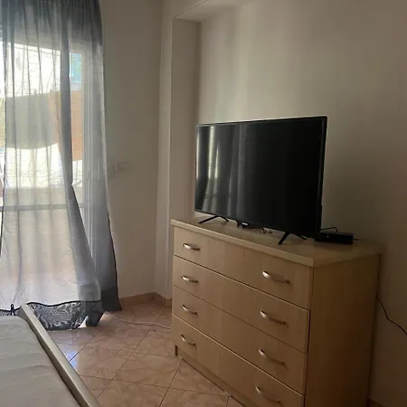 Besa House فلورا